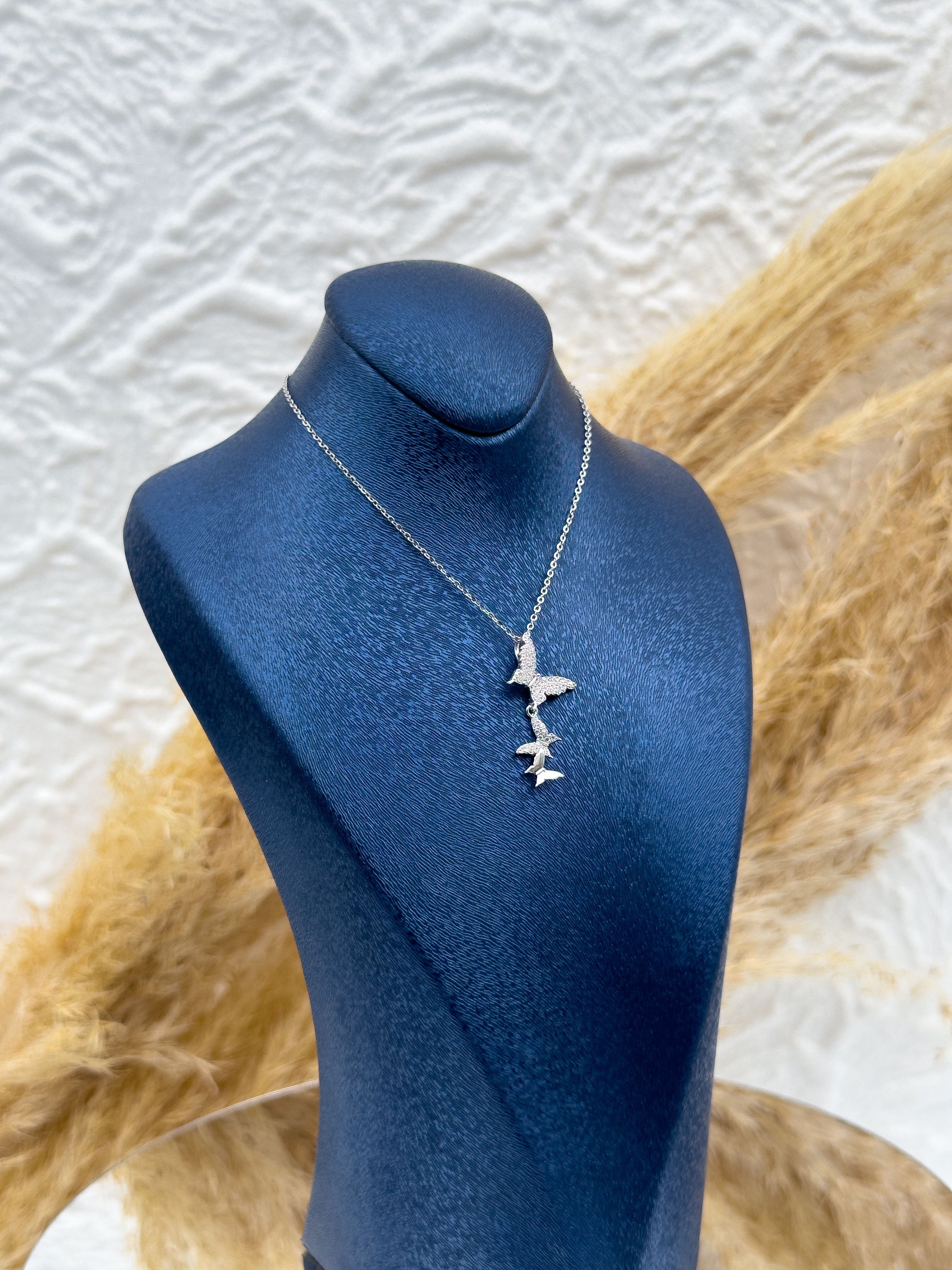 925 Ayar Gümüş Uçuşan Kelebekler Kadın Kolye – Özel Tasarım, Zarif Hediyelik